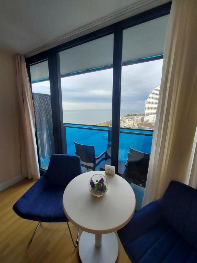 Номера На Высоких Этажах 24,31 Apartment Batumi Exterior photo